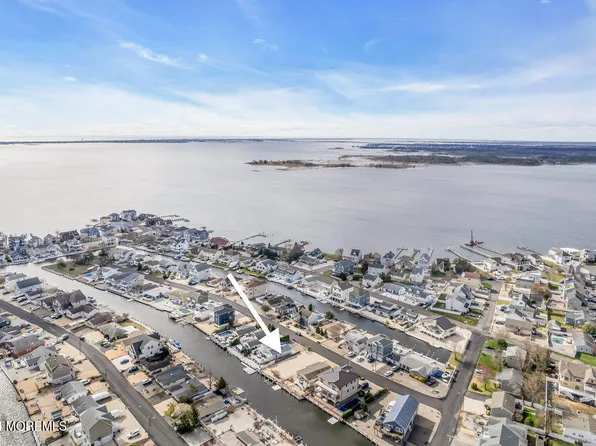 316 Silver Lagoon Drive, Toms River, NJ 08753