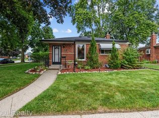 10011 Hambleton St, Livonia, MI 48150