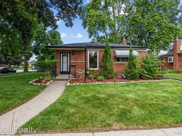 10011 Hambleton St, Livonia, MI 48150