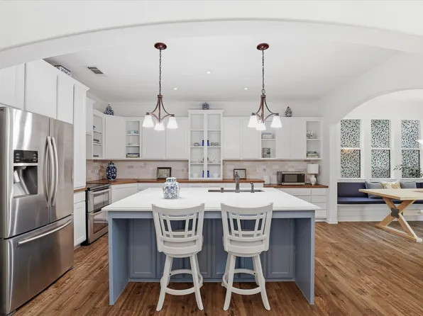 9221 Waterman Dr, Aubrey, TX 76227
