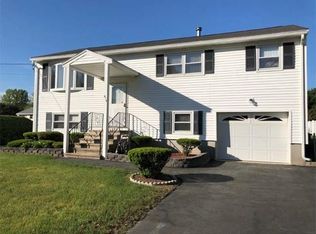 415 Oak St, Methuen, MA 01844