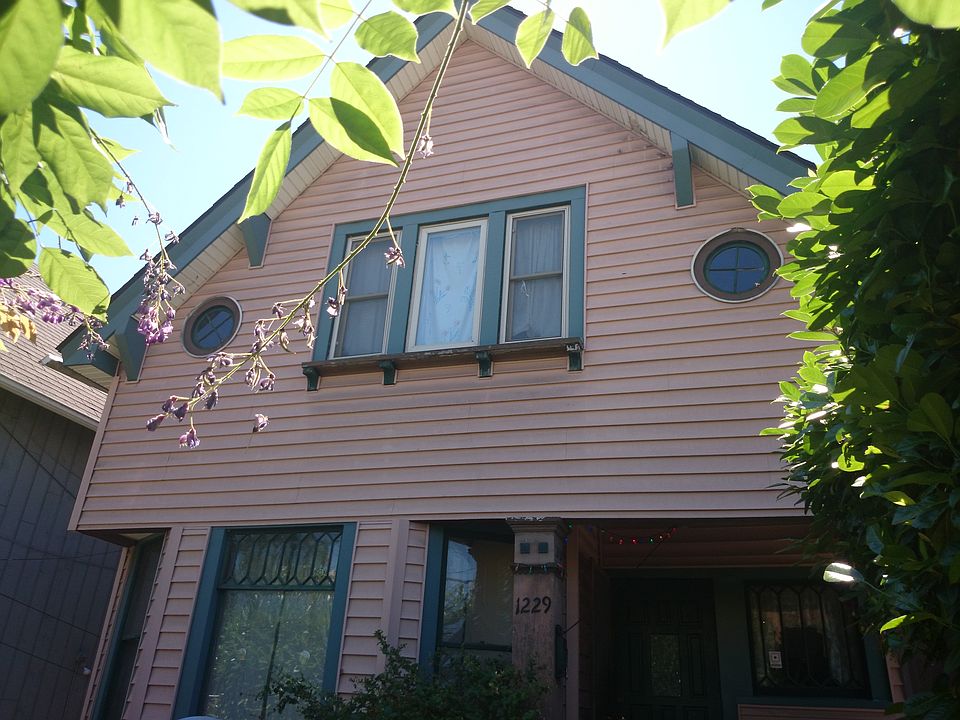 2nd image of 1229 E Spruce St