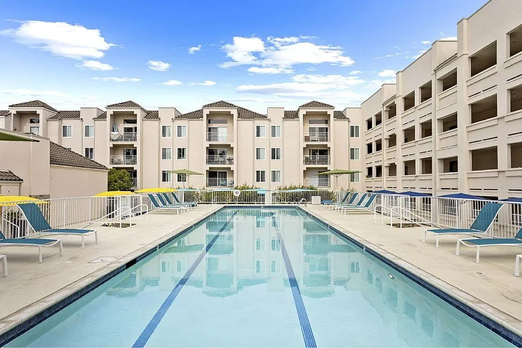 La Regencia Apartments — Photo 1