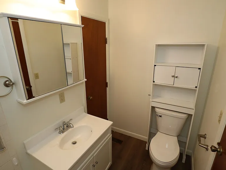 115 E Washington St — Photo 17