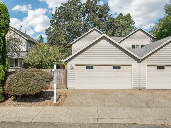 19326 Silverfox Pkwy, Oregon City, OR 97045