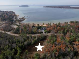 2905 Neahtawanta Rd, Traverse City, MI 49686