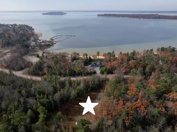 2905 Neahtawanta Rd, Traverse City, MI 49686