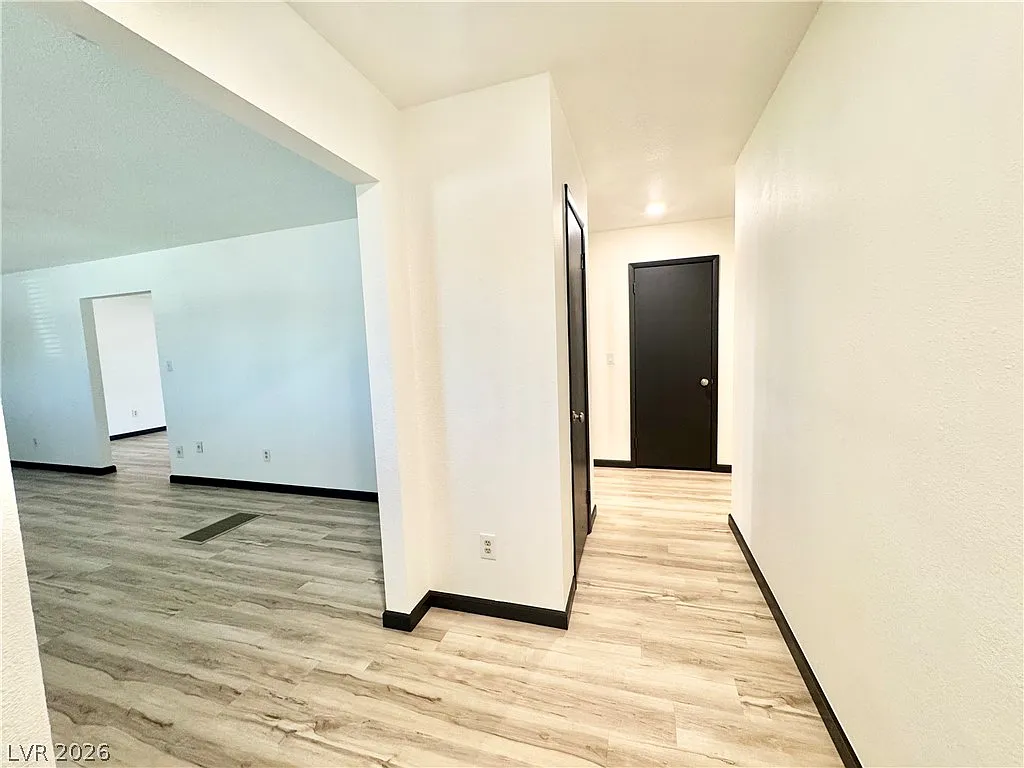 3 bed, 2.0 bath, 1611 sqft, $1,600 — Photo 2