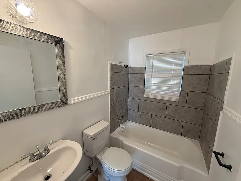 4914 Donnelly Ave #4914 — Photo 5