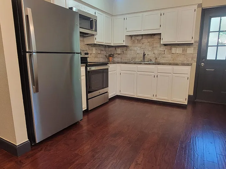 710 Dailey Ave — Photo 5