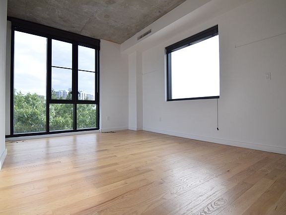 3rd image of 640 W 238th St #8B