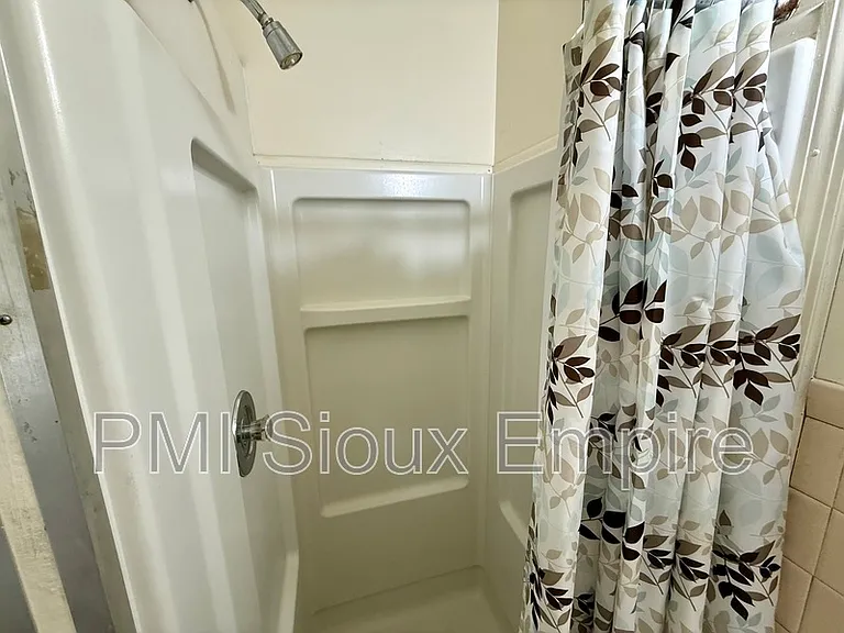 133 S Summit Ave #2 — Photo 6
