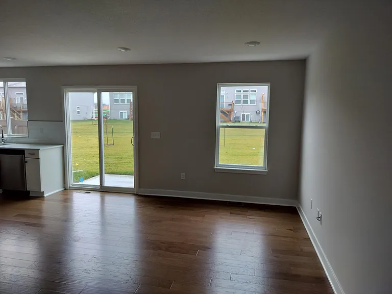3712 SW Walsh Dr — Photo 2