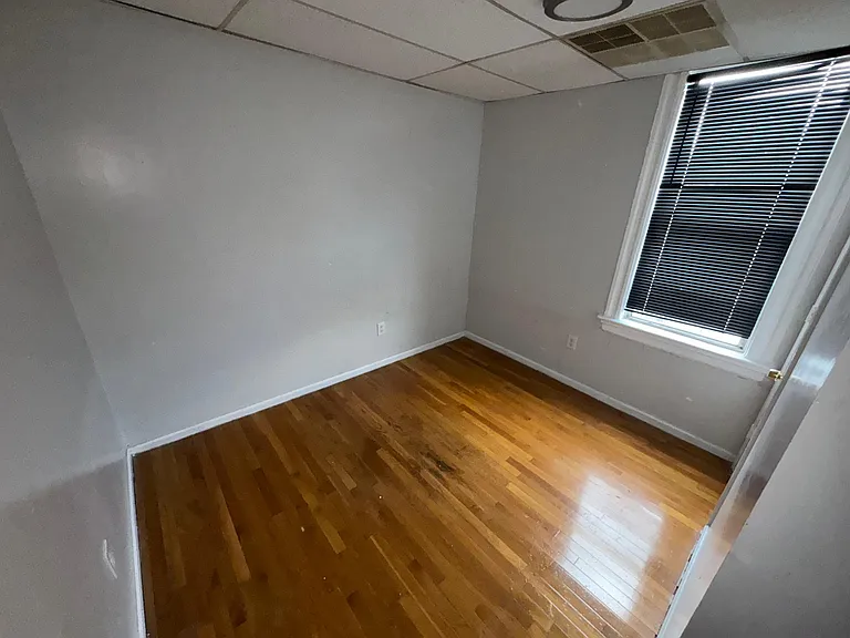 84 2nd St #5 — Photo 6