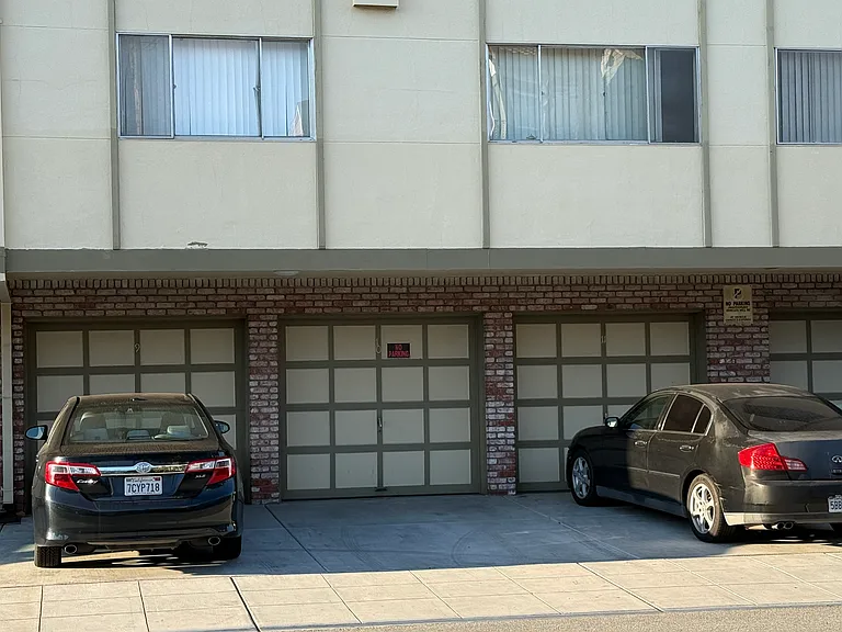 100 Elm St — Photo 46
