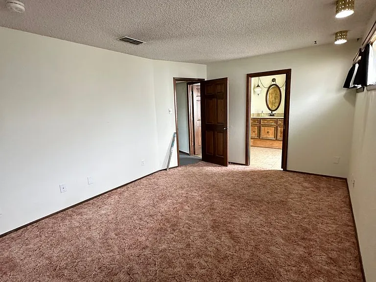 1021 W Yucca Ave — Photo 24