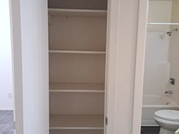 6842 W Shade Ln, Wichita, KS