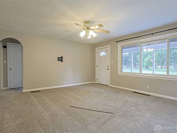 5th image of 905 Allen Ave