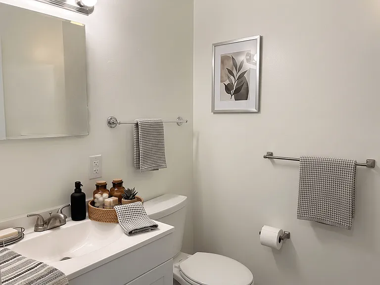 Parkside Manor Apartments — Photo 39