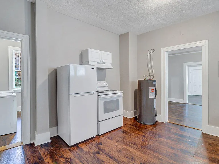 708 W Victory Dr #A — Photo 20