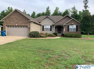 107 Victoria Ln, Rainbow City, AL 35906