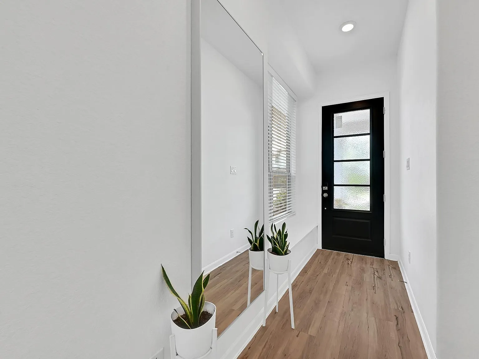3 bed, 2.5 bath, 1822 sqft, $2,300 — Photo 3