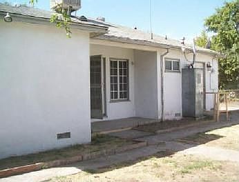 4th image of 2862 Lawrence Ave