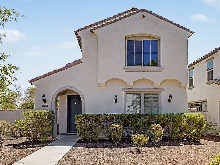 20515 W Maiden Ln — Photo 2