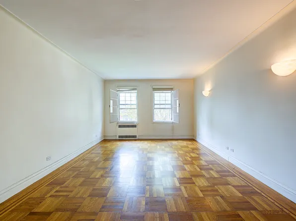 117-01 Park Lane South image 5 of 34