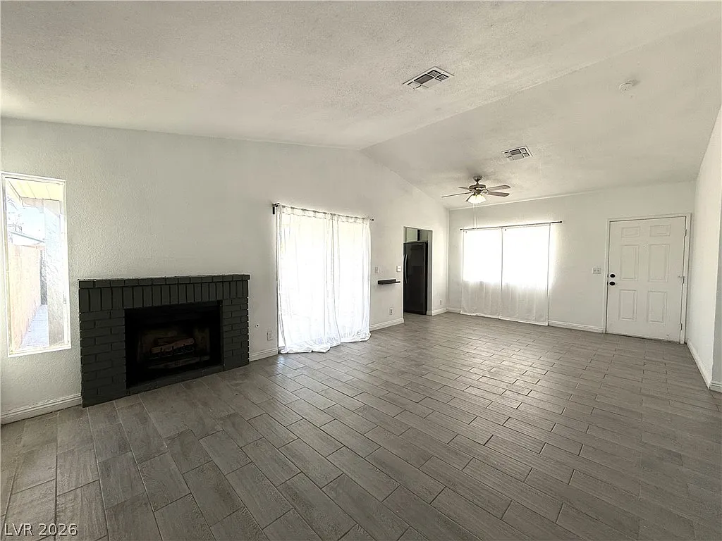 2 bed, 1.5 bath, 932 sqft, $1,750 — Photo 3
