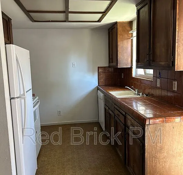 1700 Conestoga Dr #B — Photo 3