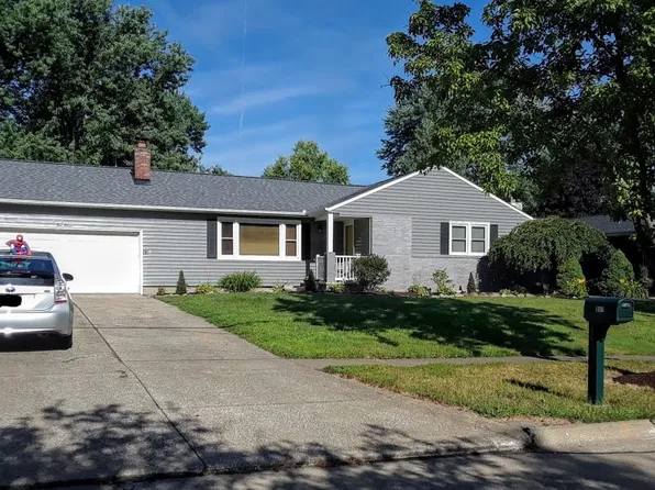 211 Roshon Dr, Medina, OH 44256