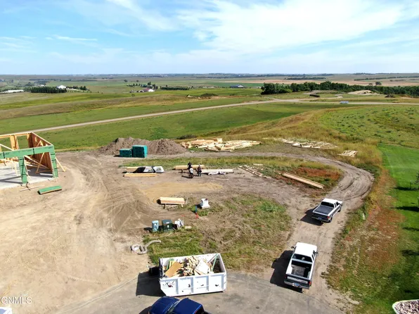 11007 Acadia Cir, Bismarck, ND 58503