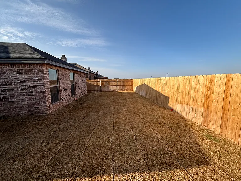 2504 Abbeville Ave — Photo 25