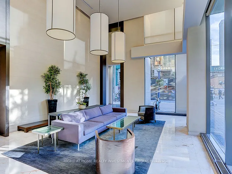 18 Yorkville Ave #704 — Photo 30