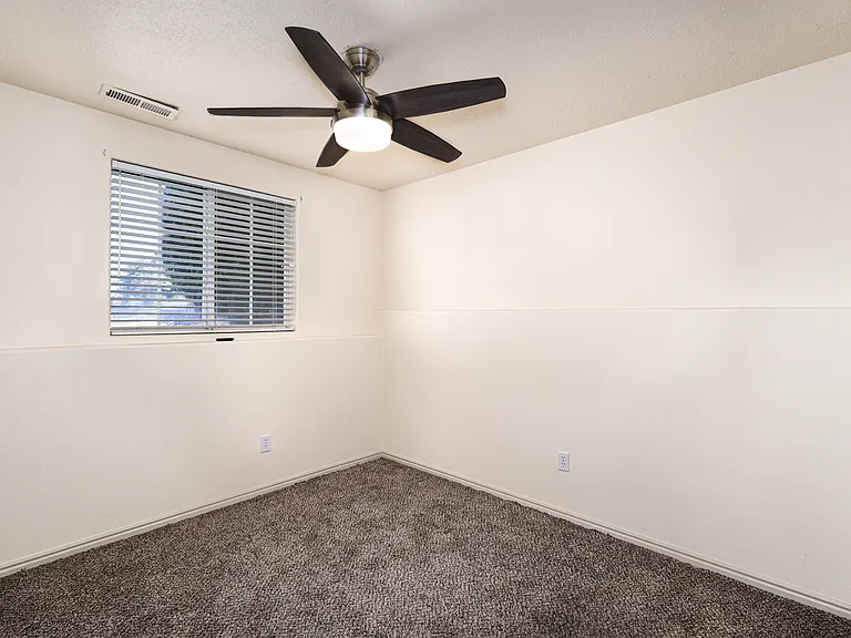 S 375 East Cir — Photo 9