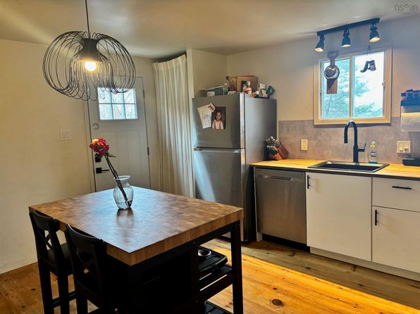 312 E River Rd, Halifax, NS B0J 2L0