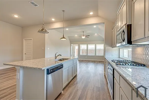 204 Rosewood Dr — Photo 25