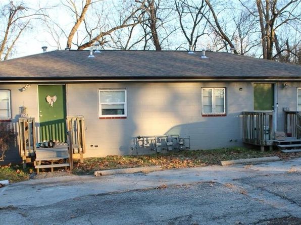 921 N Dickinson Rd, Independence, MO 64050