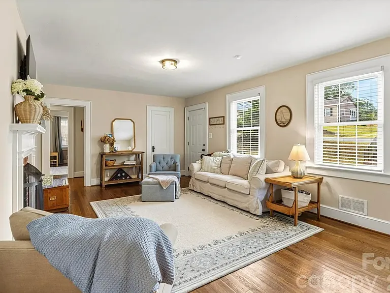 1252 11th St NW — Photo 10