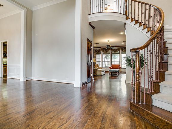 4th image of 701 Ballybunion Cir