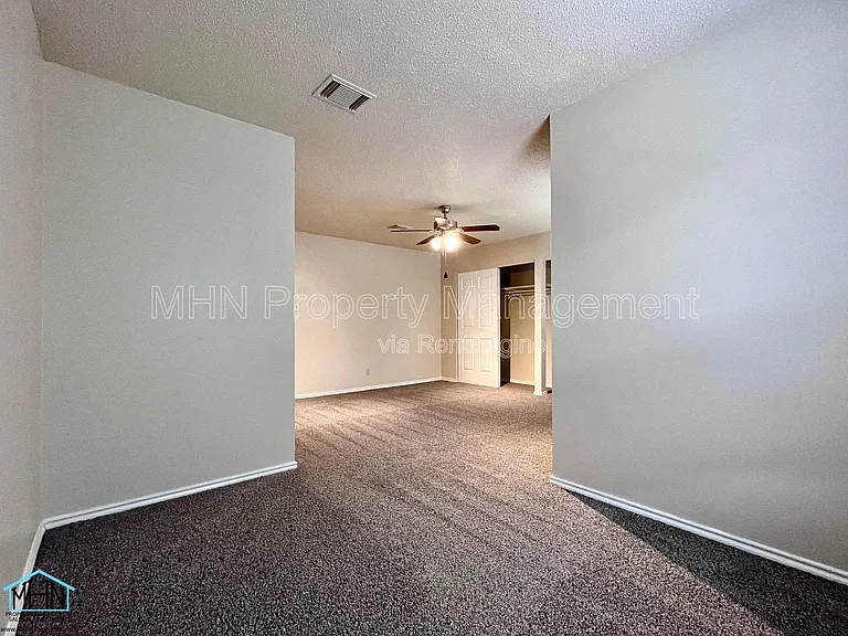 8143 Chestnut Manor Dr — Photo 31