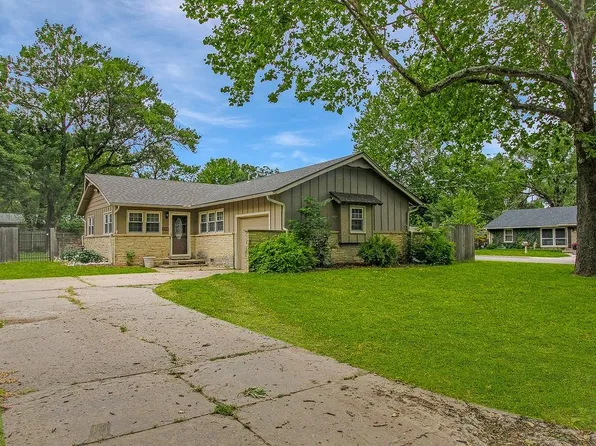 1300 N Westview Dr, Derby, KS 67037