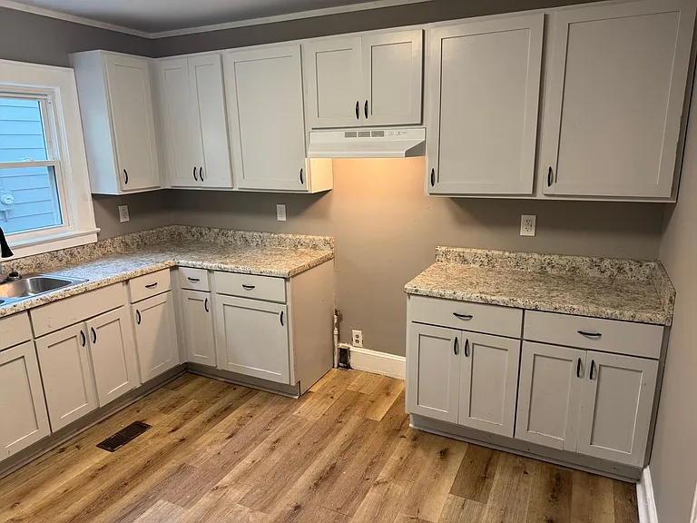 204 S Sycamore St SW — Photo 6