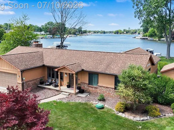160 Wolverine Dr, Wolverine Lake, MI 48390
