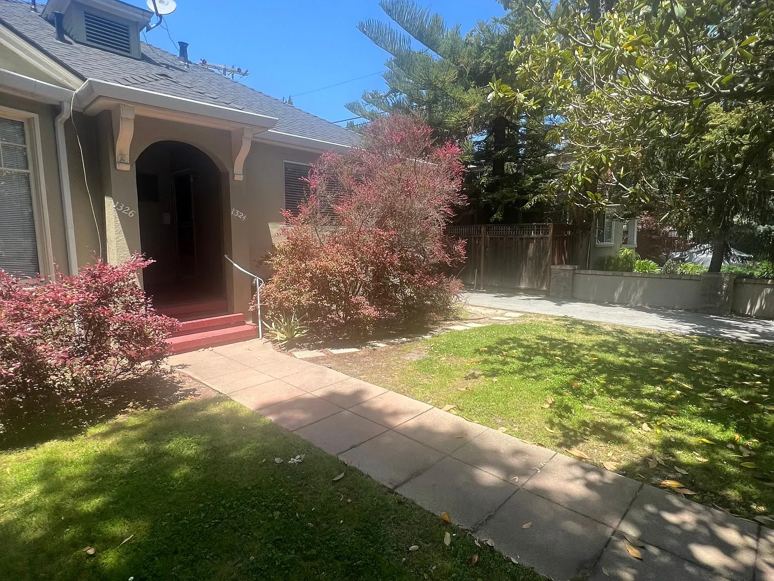 1326 Hopkins Ave — Photo 2