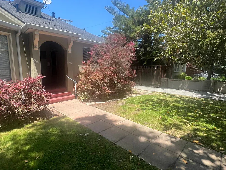 1326 Hopkins Ave — Photo 1
