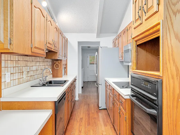 850 W Chenango Ave — Photo 6