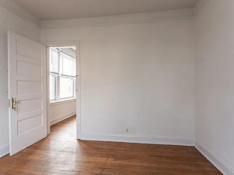 4352 N Winchester Ave — Photo 12