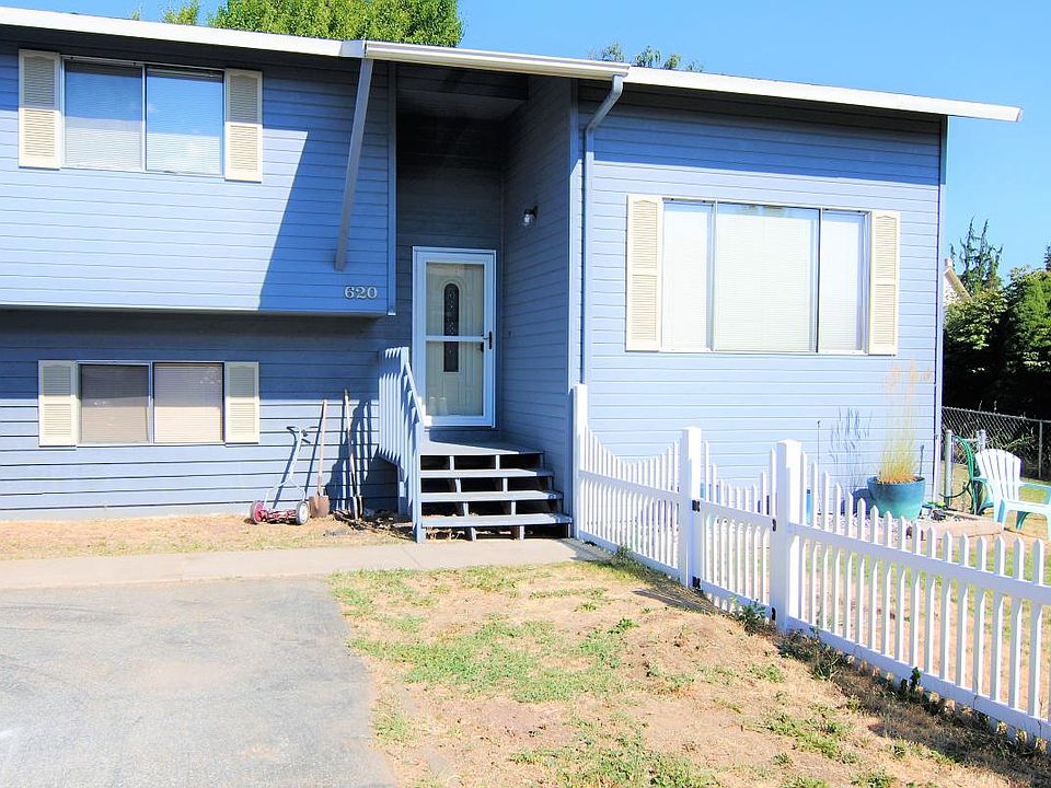 1st image of 620 12th St NE